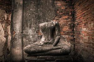 thailand ruïnes en antiek in het ayutthaya historische park toeristen van over de hele wereld boeddha verval foto