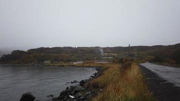 landschap met uitzicht op een landweg in petropavlovsk-kamchatsky, rusland foto