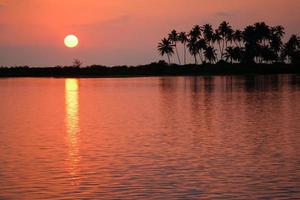 tropische zonsondergang foto