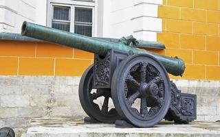 oude artilleriekanonnen in het kremlin van moskou, rusland foto