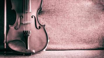viool vintage muziekinstrument van orkest genomen met natuurlijk licht foto