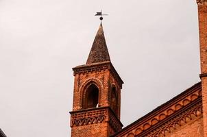 typische gotische klokkentoren kerktoren foto