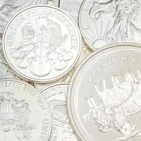 stapel zilveren munten foto