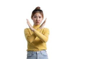 portret van een mooie Aziatische vrouw gebaren op geïsoleerde achtergrond, portret concept gebruikt voor reclame en bewegwijzering, geïsoleerd op witte achtergrond, kopieer ruimte. foto