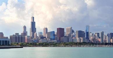 chicago skyline over het meer van michigan foto