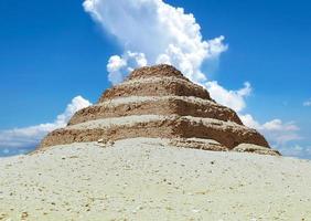 de oude piramide van sakkara. foto