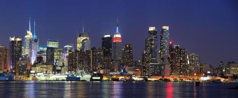 new york city manhattan in de schemering foto