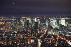 New York City Manhattan skyline luchtfoto in de schemering foto