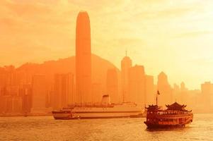 hong kong skyline met boten foto