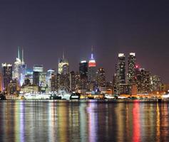 new york city manhattan midtown bij nacht foto