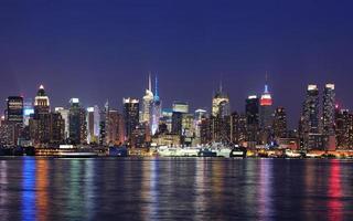 new york city manhattan in de schemering foto