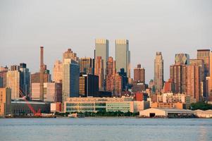 stedelijke skyline van new york city manhattan foto