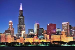 Chicago skyline in de schemering foto