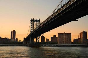 Manhattan brug zonsondergang foto