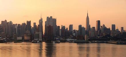 Manhattan skyline panorama in new york city foto