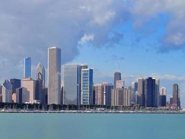 chicago skyline over het meer van michigan foto