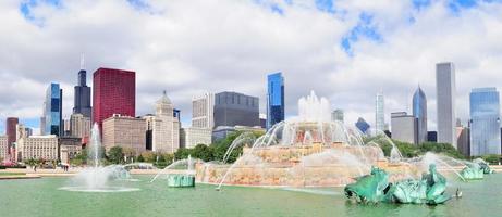 skyline van chicago met buckingham-fontein foto