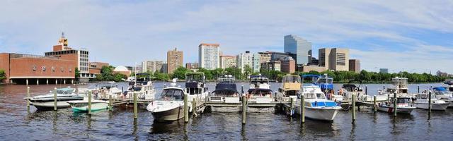 uitzicht op de waterkant van boston foto