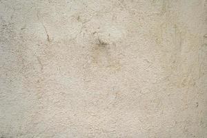 textuur van oude grijze betonnen muur voor achtergrond. ruwe textuur op grijze muur ruwe vorm door afbladderende verflaag door regen foto
