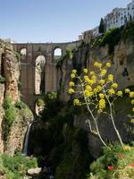 ronda, andalucia, spanje, 2014. zicht op de nieuwe brug in ronda spanje op 8 mei 2014 foto