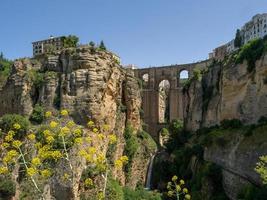 ronda, andalucia, spanje, 2014. zicht op de nieuwe brug in ronda spanje op 8 mei 2014 foto