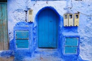 straat in chefchaouen, marokko foto