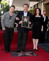 los angeles 14 feb - stephen baldwin, alec baldwin, megan mullally bij de walk of fame ster ceremonie voor alec baldwin in beso restaurant op 14 februari 2011 in los angeles, ca foto