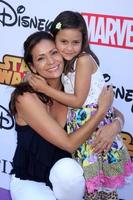 los angeles, 1 okt - constance marie, luna marie katich op het vip disney halloween-evenement in disney consumer product pop-up store op 1 oktober 2014 in glendale, ca foto