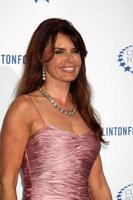 los angeles, 14 okt - roma downey arriveert op het clinton foundation decade of difference gala in het hollywood palladium op 14 oktober 2011 in los angelees, ca foto