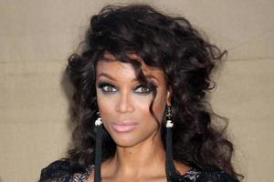 los angeles, 29 juli - tyra banks arriveert op het cbs tca zomerfeest van 2013 op de privélocatie op 29 juli 2013 in beverly hills, ca foto