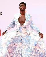 los angeles 27 juni - lil nas x bij de weddenschapsprijzen 2021 aankomsten in het microsoft theater op 27 juni 2021 in los angeles, ca foto