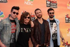 los angeles, 1 mei - dan smith, chris wood, will farquarson, kyle simmons, bastille bij de 1e iheartradio music awards in shrine auditorium op 1 mei 2014 in los angeles, ca foto