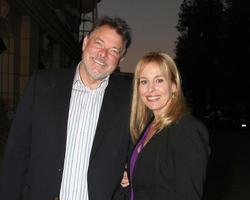 los angeles, 27 okt - jonathan frakes, genie francis arriveren op 27 oktober 2011 in burbank, ca. foto