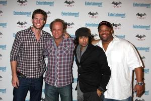 los angeles, 23 jul - ryan mcpartlin, scott krinsky, vik sahay, mark christopher lawrence arriveren op de ew comic-con party 2011 op ew comic-con party 2011 op 23 juli 2011 in los angeles, ca foto