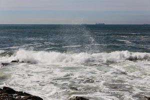 golven beuken over de Portugese kust foto