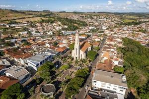 luchtfoto van het kleine stadje cassia, zuidelijke minas gerais, brazilië. foto