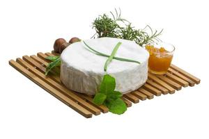 camembert met kruiden, noten en honing foto