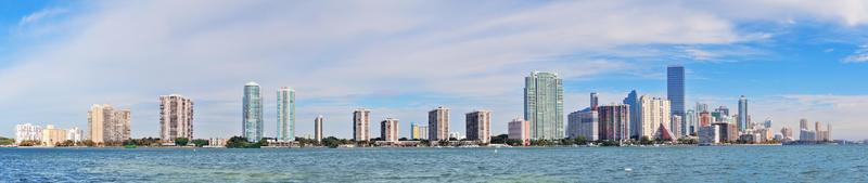 uitzicht op de skyline van Miami foto