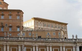 gebouwen in vaticaan, de heilige stoel in rome, italië. onderdeel van de Sint-Pietersbasiliek. foto