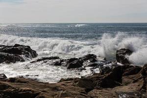 golven beuken over de Portugese kust foto