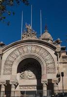 gevels van gebouwen van groot architectonisch belang in de stad barcelona - spanje foto