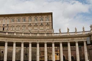 gebouwen in vaticaan, de heilige stoel in rome, italië. onderdeel van de Sint-Pietersbasiliek. foto