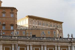 gebouwen in vaticaan, de heilige stoel in rome, italië. onderdeel van de Sint-Pietersbasiliek. foto