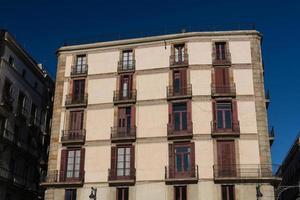 gevels van gebouwen van groot architectonisch belang in de stad barcelona - spanje foto