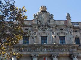 gevels van gebouwen van groot architectonisch belang in de stad barcelona - spanje foto