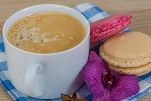 capuccino met bitterkoekjes foto