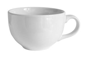Witte koffiekop geïsoleerde keramische kop op een witte achtergrond en uitknippad foto