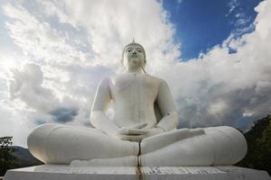 het grote witte standbeeld van Boedha, Thailand foto