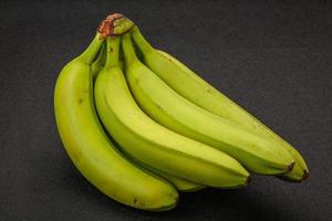 groene zoete smakelijke bananenhoop foto