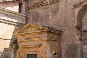 Rome, Italië. typische architectonische details van de oude stad foto